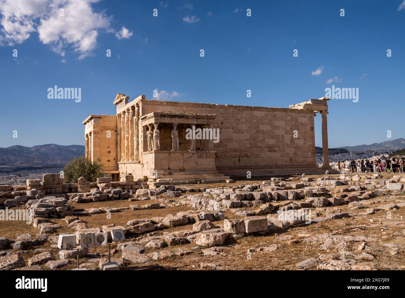 Weibliche Figuren, bekannt als Karyatiden, aus dem Erechtheion in der Akropolis in Athen. Sie wurden als Stützpfeiler verwendet. Stockfoto