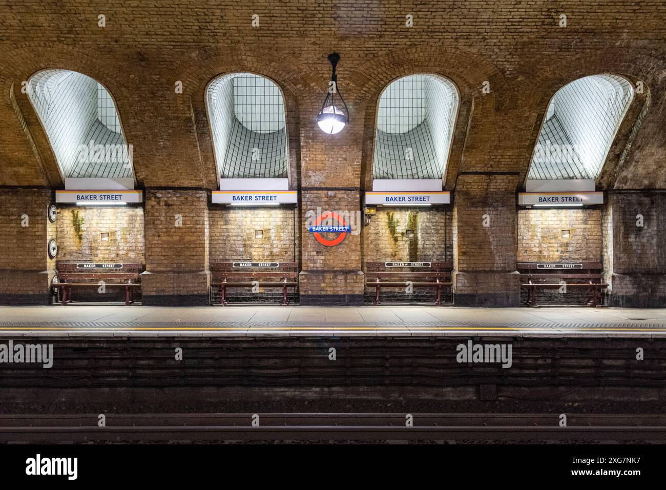 Unterirdische Plattform in der Baker Street, wenn alle Leute weg sind Stockfoto