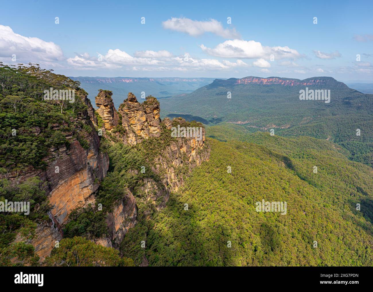 Blick auf die Three Sisters und die Blue Mountains, New South Wales, Australien Stockfoto