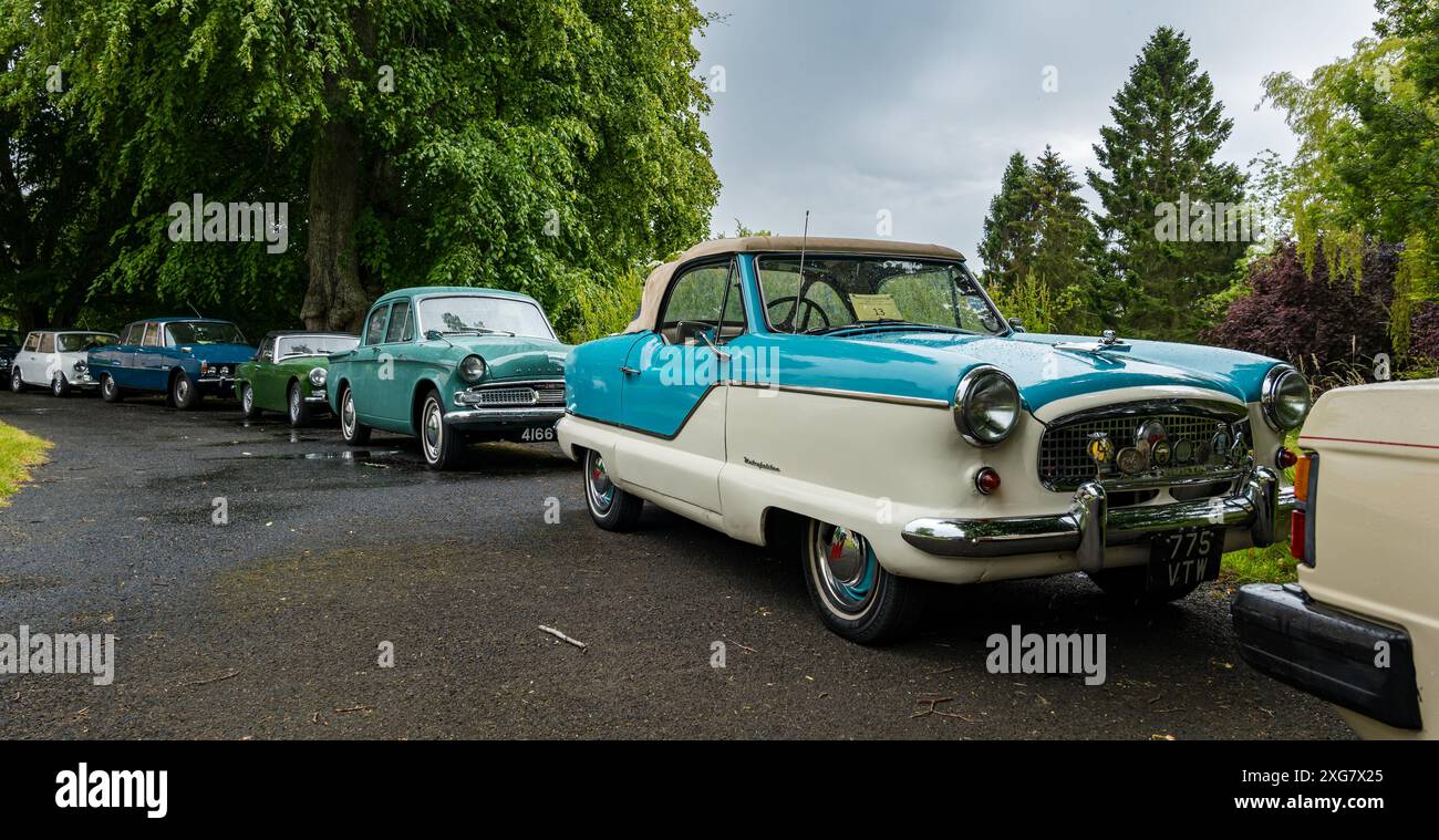 East Lothian, Schottland, Großbritannien, 7. Juli 2024. Räder der Vergangenheit: Die schottische Vereinigung der Fahrzeugliebhaber führt die Besitzer von Oldtimern durch die Landschaft zum malerischen Gelände von Lennoxlove. Im Bild: Ein 1961 Austin Metropolit. Quelle: Sally Anderson/Alamy Live News Stockfoto