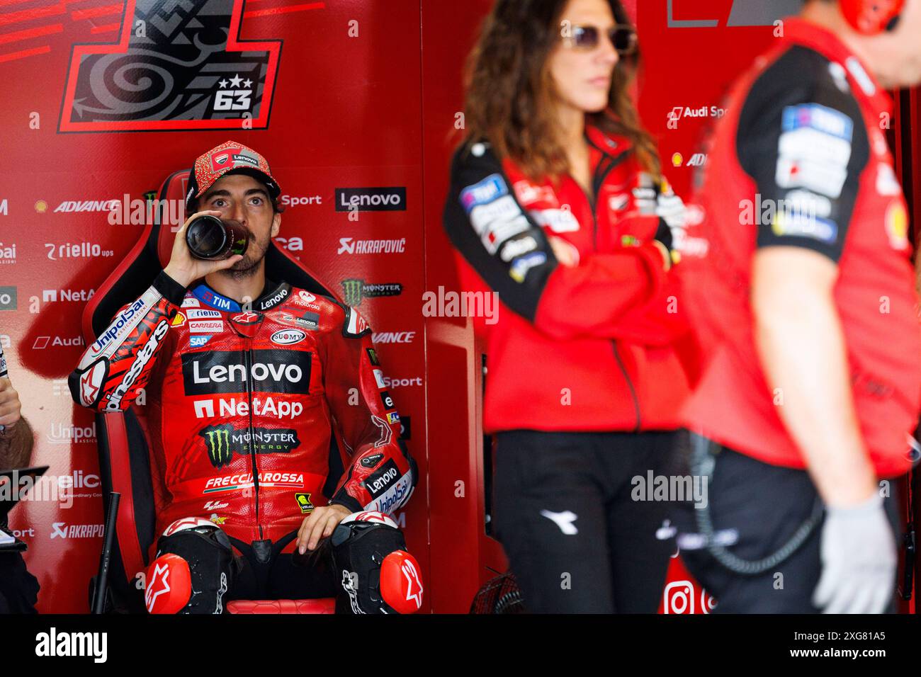 7. Juli 2024; Sachsenring, Hohenstein-Ernstthal, Sachsen, Deutschland; 2024, deutscher MotoGP, Renntag; Nummer 1 Ducati Lenovo Teamfahrer Francesco Bagnaia vor dem Rennen bei der deutschen MotoGP Stockfoto