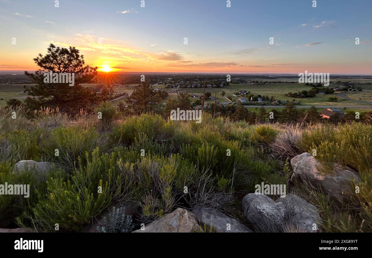 Blick auf Fort Collins, Colorado bei Sonnenaufgang. Stockfoto