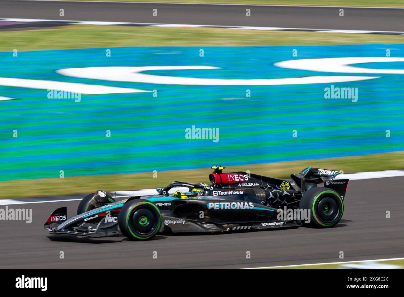 Silverstone (Towcester), Großbritannien, 07. Juli 2024, Lewis Hamilton gewinnt den britischen Grand Prix Credit: Christopher Neve/Alamy Live News Stockfoto