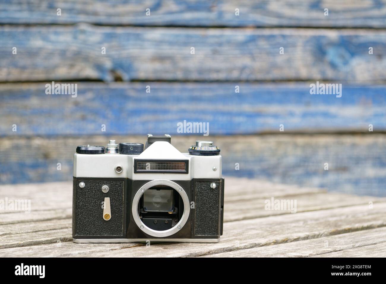 Alte analoge DSLR-Kamera ohne Objektiv Stockfoto