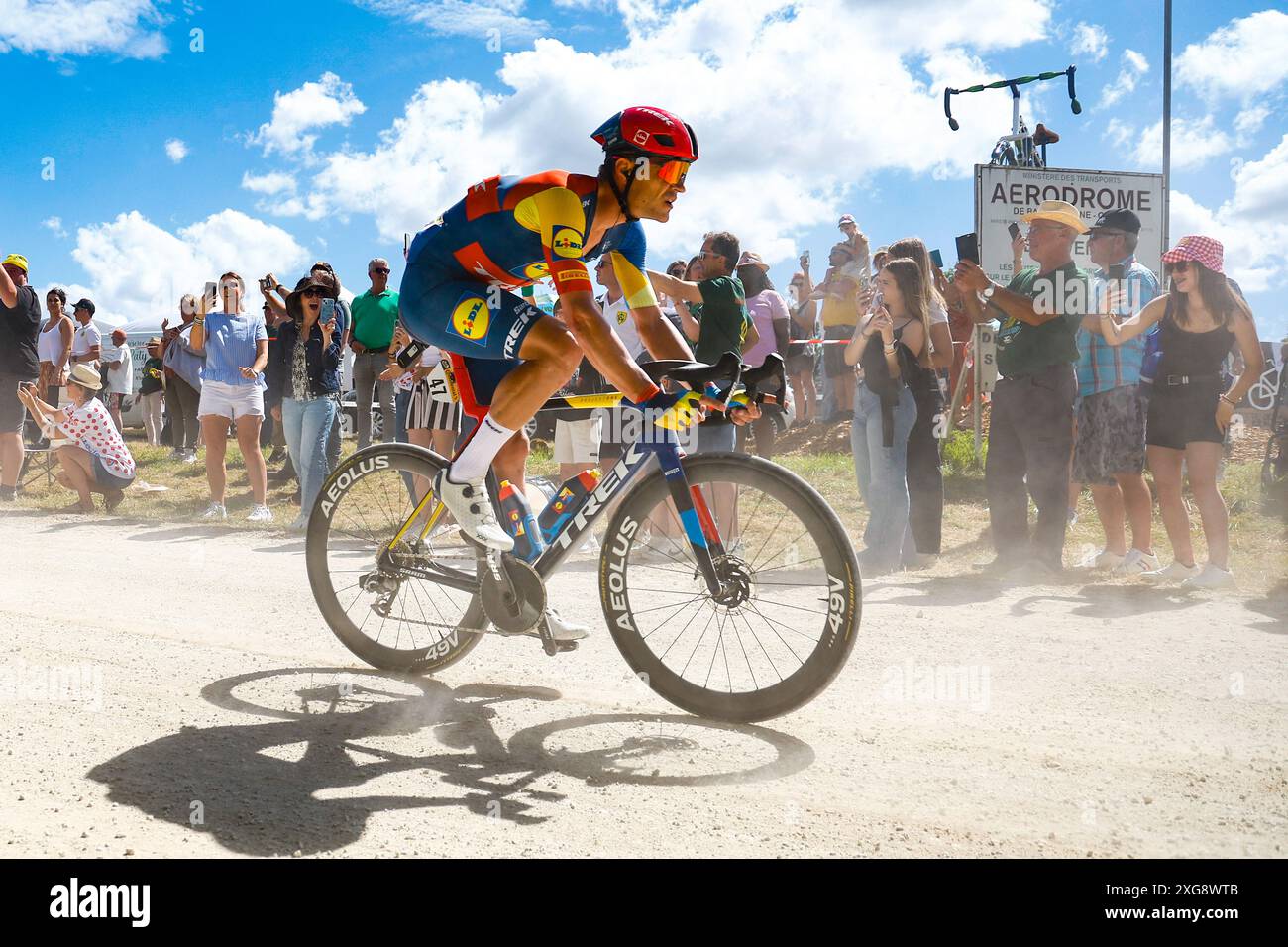 Troyes, Frankreich. Juli 2024. TROYES, FRANKREICH - JULI 07 : Jasper Stuyen für das Team lidl Trek während der 9. Etappe des 111. Rennens der Tour de France 2024, eine Etappe von 199 km mit Start und Ziel in Troyes am 07. Juli 2024 in Troyes, Frankreich, 07/2024 ( Foto: Jan de Meuleneir Pool / GodingImages) Credit: Peter Goding/Alamy Live News Stockfoto