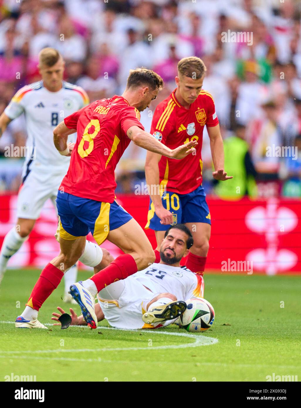 Stuttgart, Deutschland. Juli 2024. Emre kann, DFB 25 um Ball, Tackling, Duell, Header, zweikampf, Aktion, Kampf gegen Fabian Ruiz, ESP 8 im Viertelfinalspiel DEUTSCHLAND - SPANIEN 1-2 N.V. der UEFA-Europameisterschaften 2024 am 5. Juli 2024 in Stuttgart. Fotograf: ddp Images/STAR-Images Credit: ddp Media GmbH/Alamy Live News Stockfoto