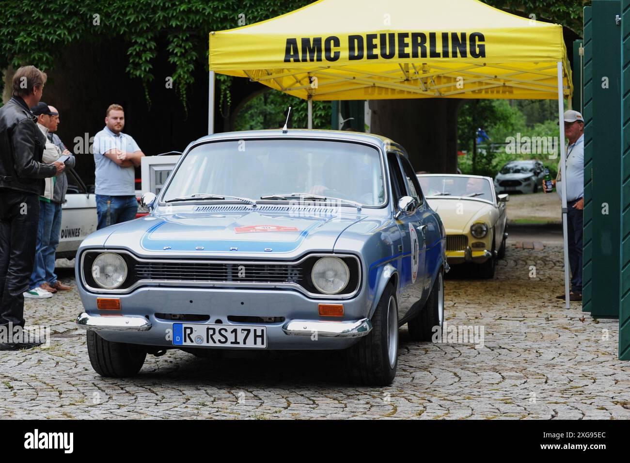 20. Regensburger Classic Rallye, Oldtimer-Rennen bzw Ausfahrt mit Start und Ziel in Regensburg, Via Laaber, Beratzhausen, Lupburg, Steinmühle bei Parsberg, Hexenagger, Kapflberg, Sinzing, Stadtamhof. Foto: Startnummer 40, Ford Escort RS 2000 MKI, Baujahr 1974 mit 170 PS *** 20 Regensburger Classic Rallye, Oldtimer-Rennen/Ausflug mit Start und Ziel in Regensburg, Via Laaber, Beratzhausen, Lupburg, Steinmühle bei Parsberg, Hexenagger, Kapflberg, Sinzing, Stadtamhof Foto Startnummer 40, Ford Escort RS 2000 MKI, Baujahr 1974 mit 170 ps Stockfoto