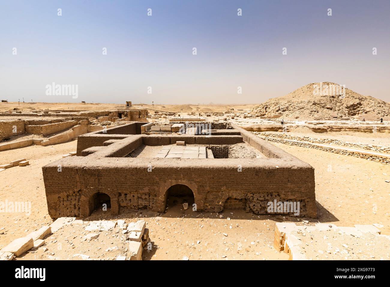 Sakkara (Sakkara, Sakkara), Pyramide von Unas, mit Mastabas der königlichen Nekropole, Westufer des Nils, Gizeh, Ägypten, Nordafrika, Afrika Stockfoto