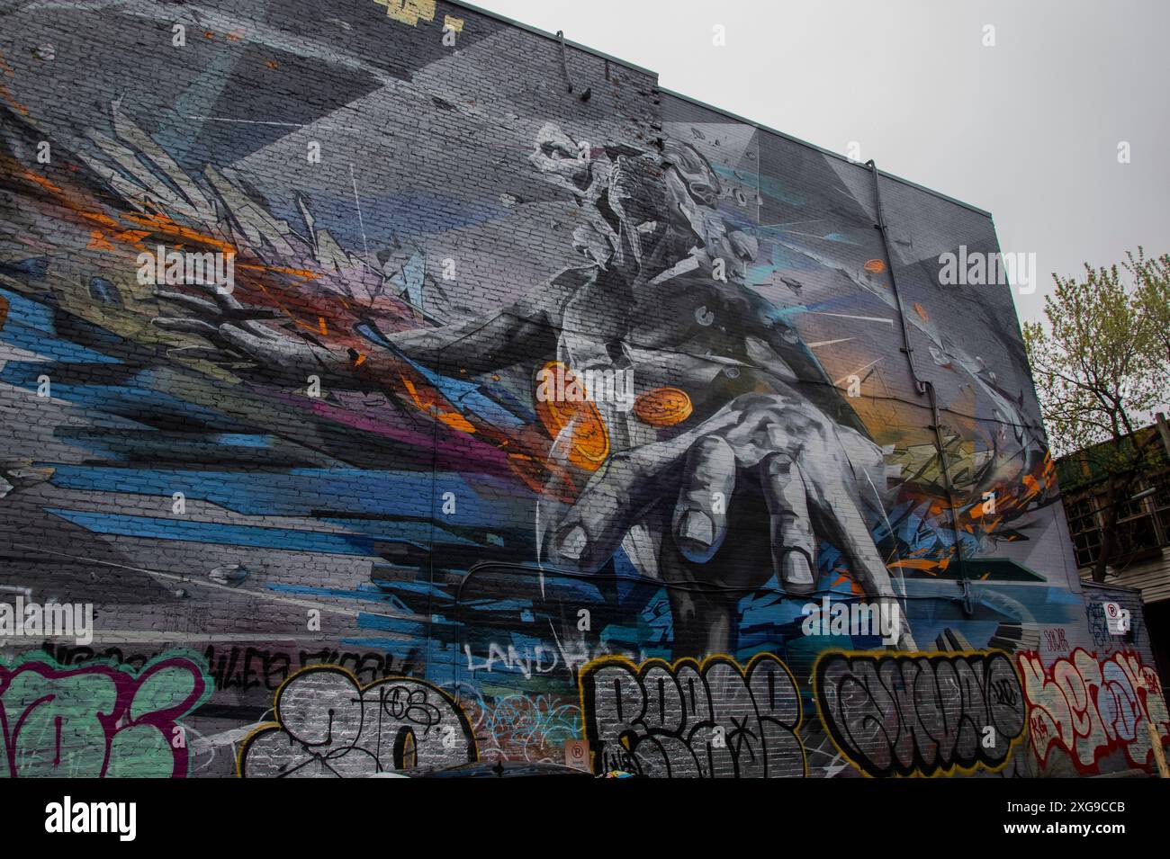 Monsterschnapper Münzen Wandgemälde in einer Gasse in der Nähe des Saint-Laurent Boulevard in der Innenstadt von Montreal, Quebec, Kanada Stockfoto