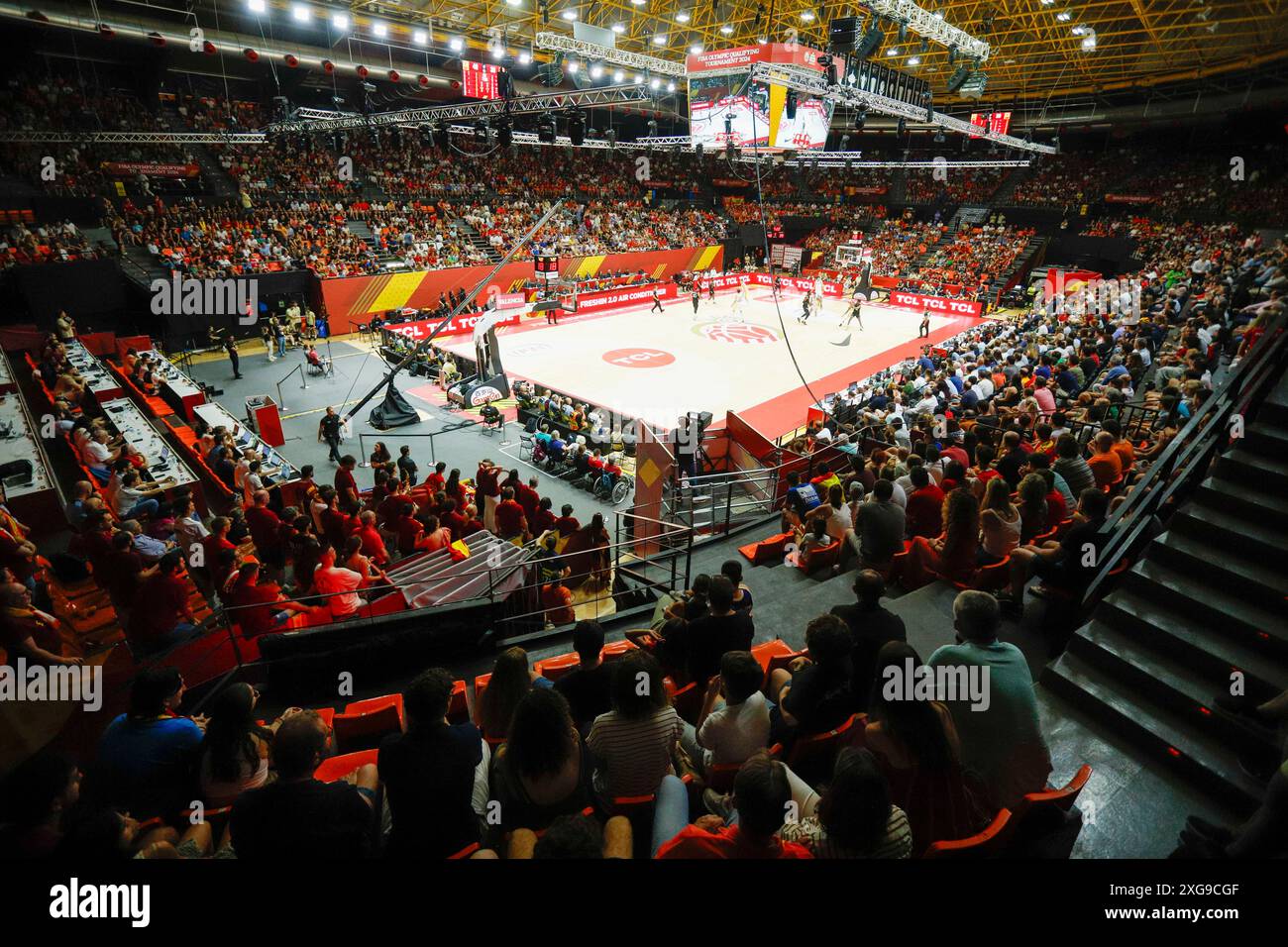 Blick auf die Pabellon Fuente de San Luis Arena während eines Basketballwettbewerbs in Valencia Stockfoto