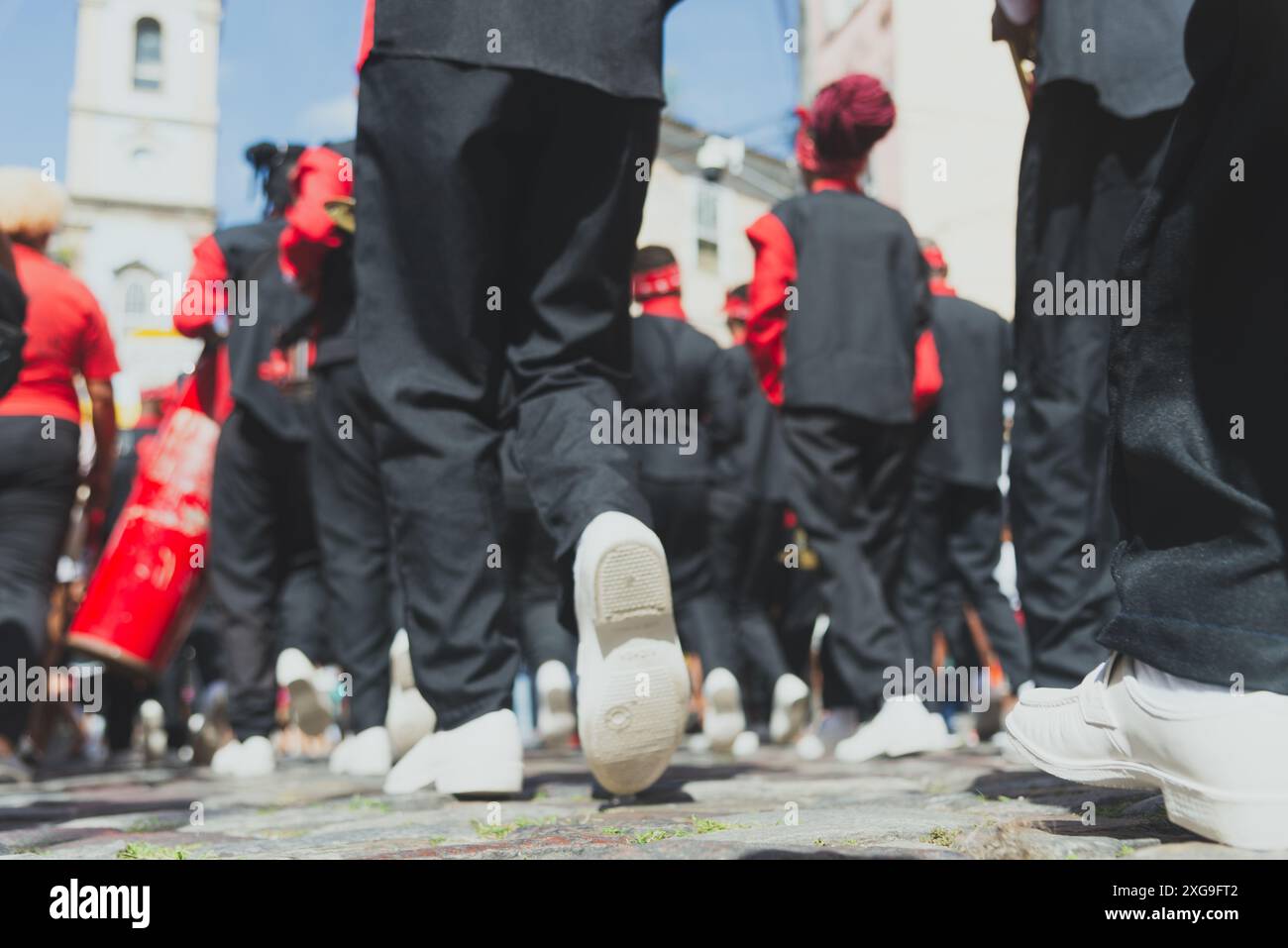 Salvador, Bahia, Brasilien - 2. Juli 2024: Schüler öffentlicher Schulen werden während einer Party zum Unabhängigkeitstag in Bahia beobachtet. Pelourinho, Stadt Sal Stockfoto