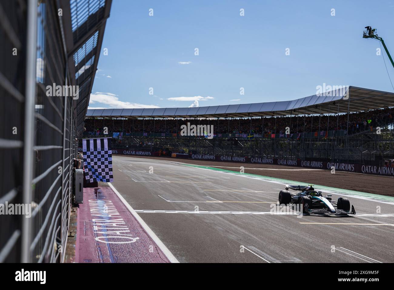 Silverstone Circuit, Towcester, Großbritannien. 7.Juli 2024; Lewis Hamilton aus Großbritannien und Mercedes-AMG PETRONAS F1 Team während des Formel-1-Grand-Prix von British Credit: Jay Hirano/AFLO/Alamy Live News Stockfoto