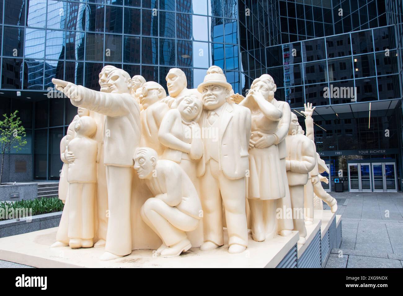 Beleuchtete Menschenmassen-Skulptur am McGill College in der Innenstadt von Montreal, Quebec, Kanada Stockfoto