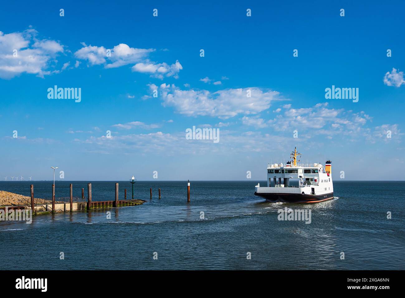 Fähre im Hafen von Nordstrand an der Nordseeküste Stockfoto