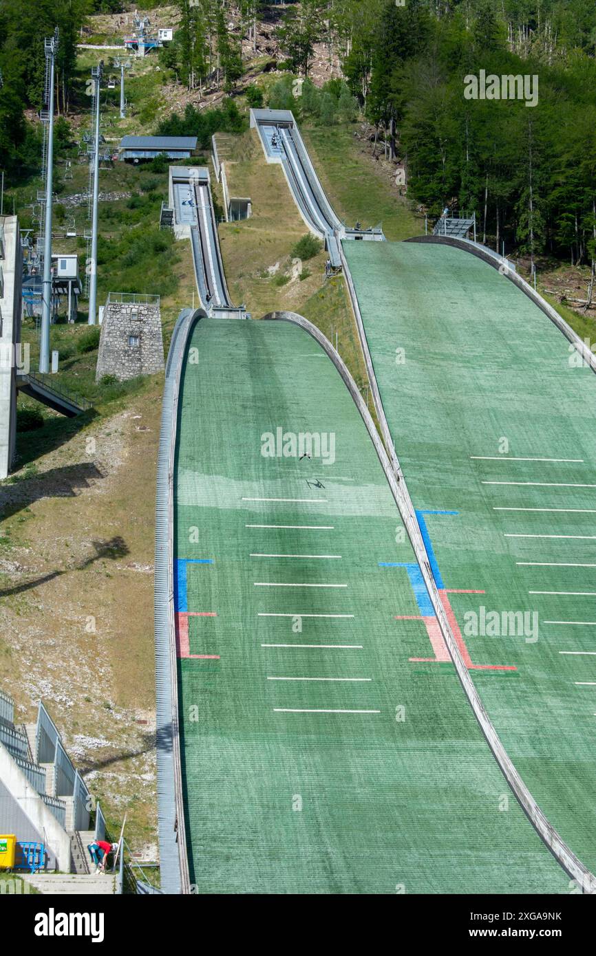 Planica Skisprungschanzen im Sommer. Das Planica Nordic Centre. Julianische Alpen. Slowenien. Europa Stockfoto