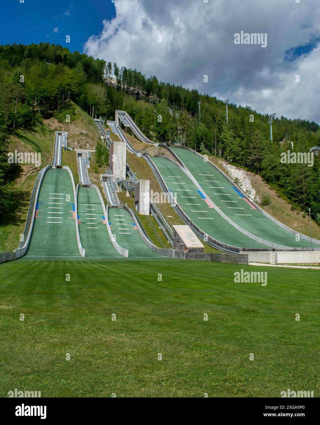 Planica Skisprungschanzen im Sommer. Das Planica Nordic Centre. Julianische Alpen. Slowenien. Europa Stockfoto