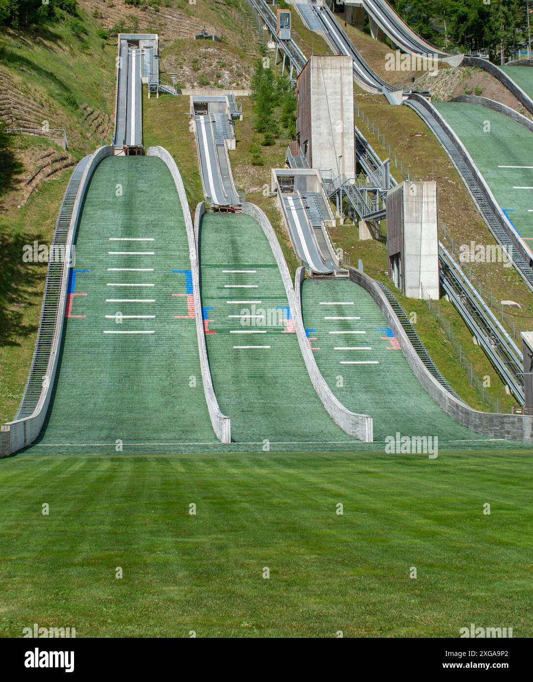 Planica Skisprungschanzen im Sommer. Das Planica Nordic Centre. Julianische Alpen. Slowenien. Europa Stockfoto
