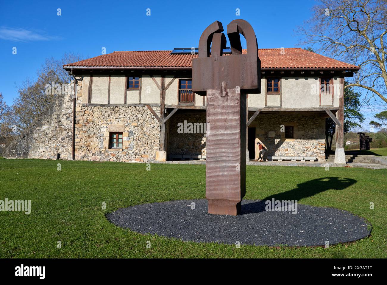 "In Lobe of Iron III, Corten Steel", 1991, Eduardo Chillida (1924-2002), Chillida Leku Museoa, Donostia, San Sebastian, Baskenland, Spanien Stockfoto