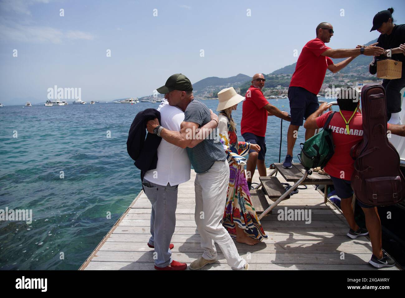 Ischia 7. Juli 2024 erste Ankunft in Ischia für das Ischia Global Festival Sting mit seiner Frau Trudie Styler in der Regina Isabella in Lacco Ameno. Stockfoto