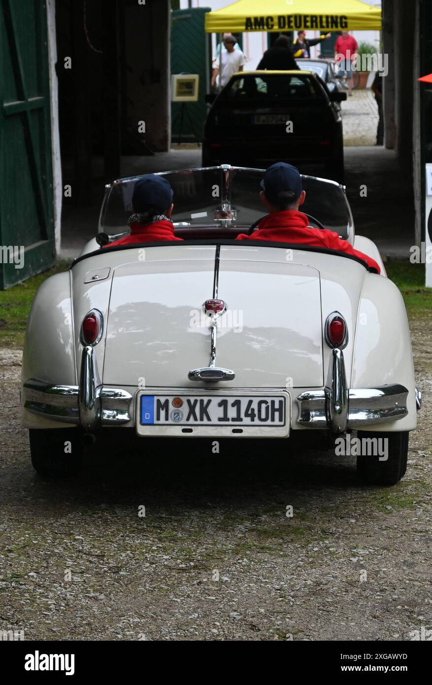 20. Regensburger Classic Rallye, Oldtimer-Rennen bzw Ausfahrt mit Start und Ziel in Regensburg, Via Laaber, Beratzhausen, Lupburg, Steinmühle bei Parsberg, Hexenagger, Kapflberg, Sinzing, Stadtamhof. Foto: Startnummer 72, Jaguar XK 140 OTS SE, Baujahr 1954 mit 210 PS *** 20 Regensburger Classic Rallye, Oldtimer-Rennen/Ausflug mit Start und Ziel in Regensburg, Via Laaber, Beratzhausen, Lupburg, Steinmühle bei Parsberg, Hexenagger, Kapflberg, Sinzing, Stadtamhof Foto Startnummer 72, Jaguar XK 140 OTS SE, Baujahr 1954 mit 210 ps Stockfoto