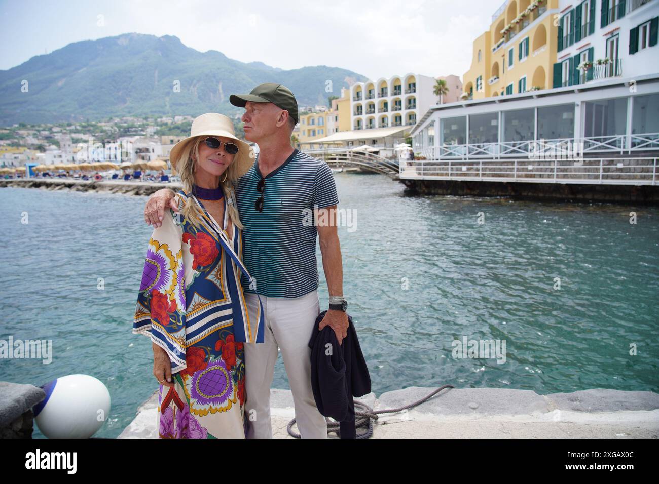 Ischia 7. Juli 2024 erste Ankunft in Ischia für das Ischia Global Festival Sting mit seiner Frau Trudie Styler in der Regina Isabella in Lacco Ameno. Stockfoto