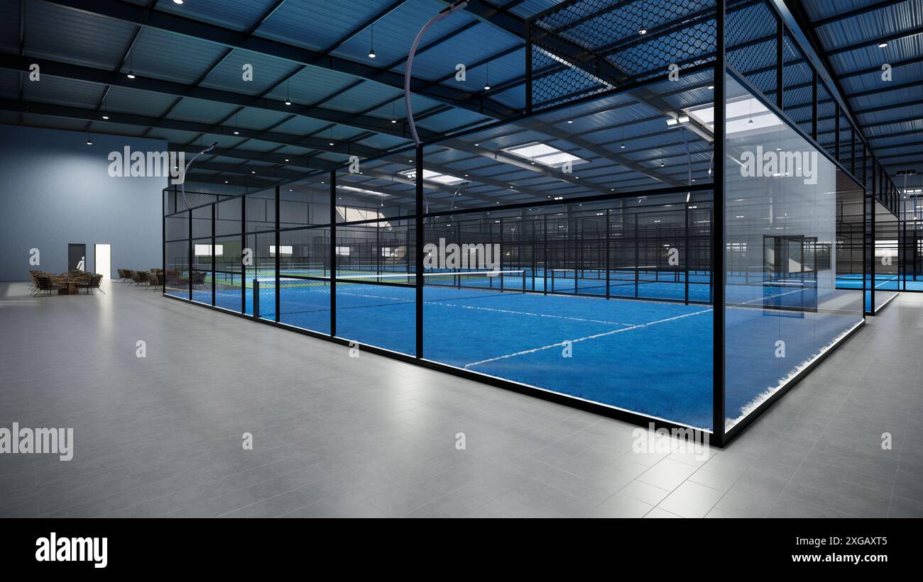 Eckansicht des leeren Padel Paddle Tennisplatzes in blauer Farbe mit Glasstruktur Stockfoto