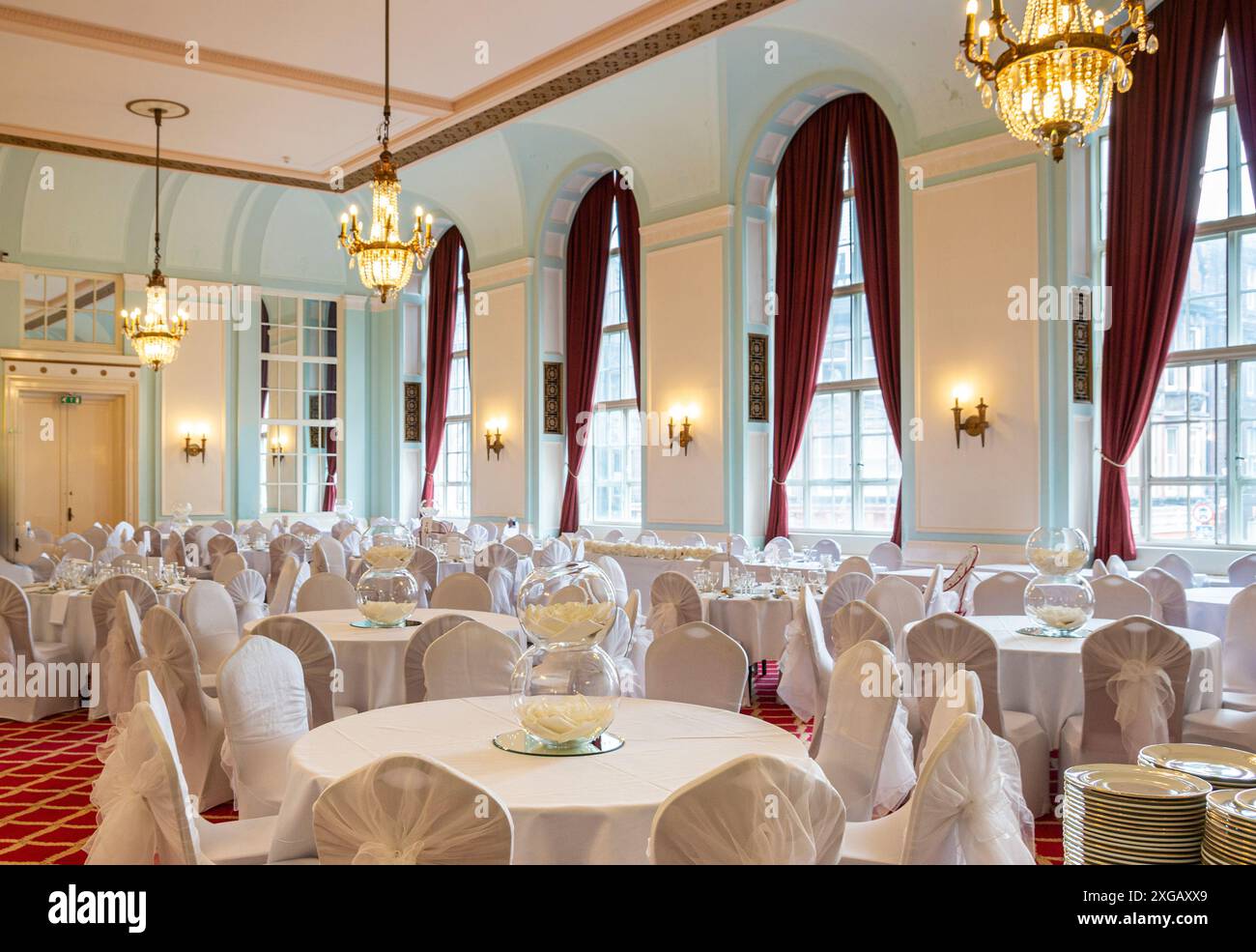 Formeller Tisch für Hochzeitsempfänge. Stockfoto