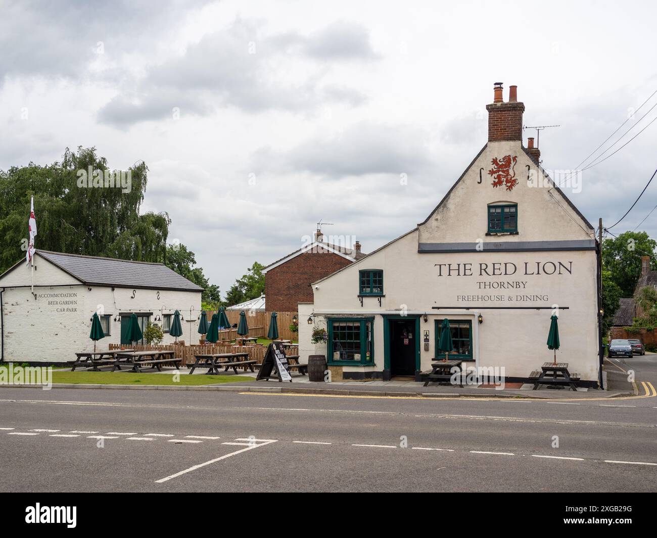 The Red Lion, ein unabhängiges Country Pub und Restaurant im Dorf Thornby, Northamptonshire, Großbritannien Stockfoto