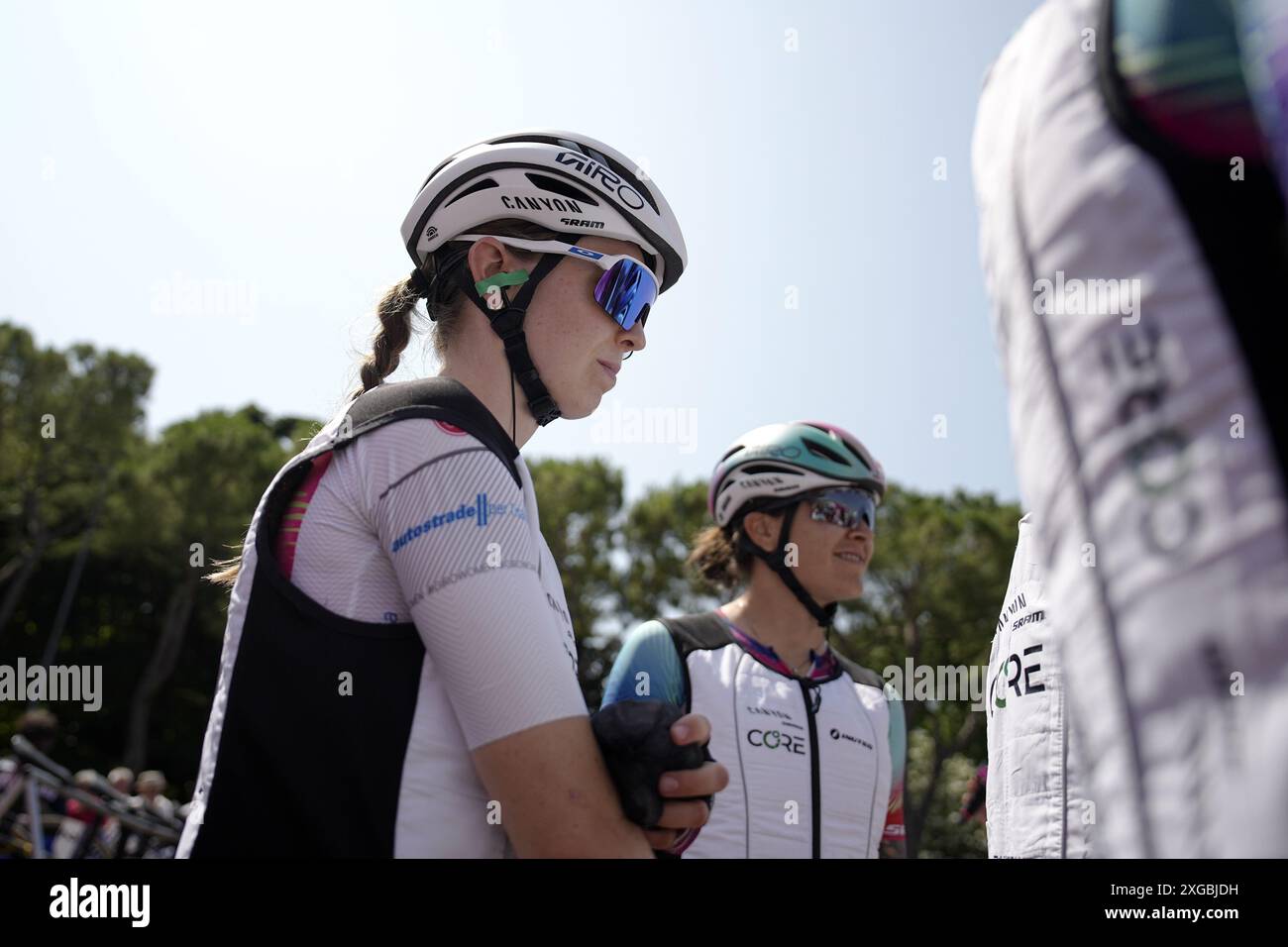 Sirmione, Italien. Juli 2024. Antonia Niedermaier (Canyon//SRAM Racing) weißes Trikot, während der 2. Etappe der Giro d'Italia Women, von Sirmione bis Volta Mantovana, Italien, Montag, 08. Juli 2024. Sport - Radsport . (Foto: Marco Alpozzi/Lapresse) Credit: LaPresse/Alamy Live News Stockfoto