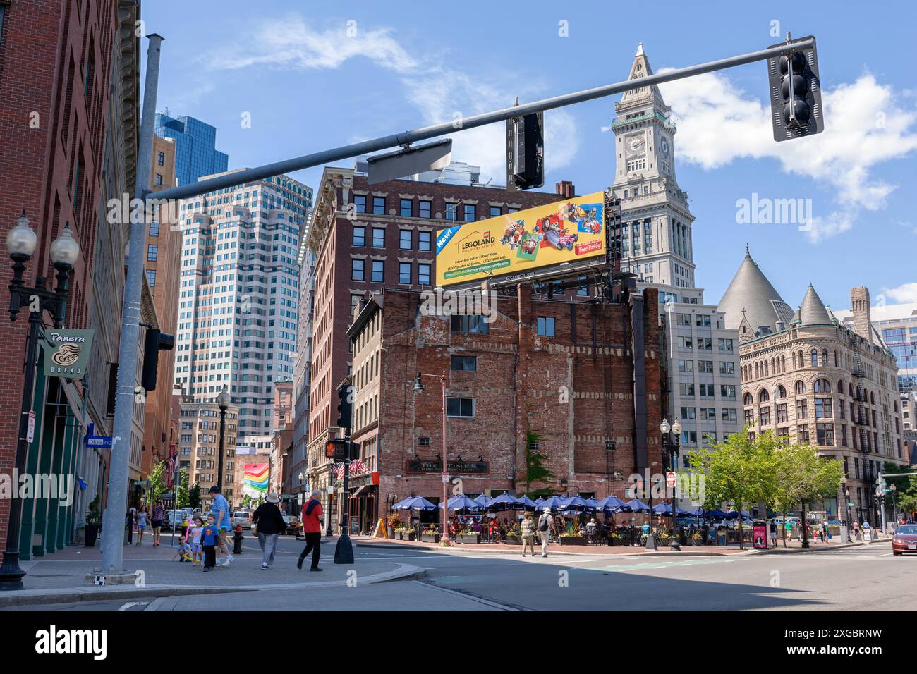 Broad Street, Boston, Massachusetts, USA - gleich neben dem Waterfront District von Boston befindet sich die Broad Street mit einer ekletischen Mischung aus Architektur, Pubs und Restaurants Stockfoto