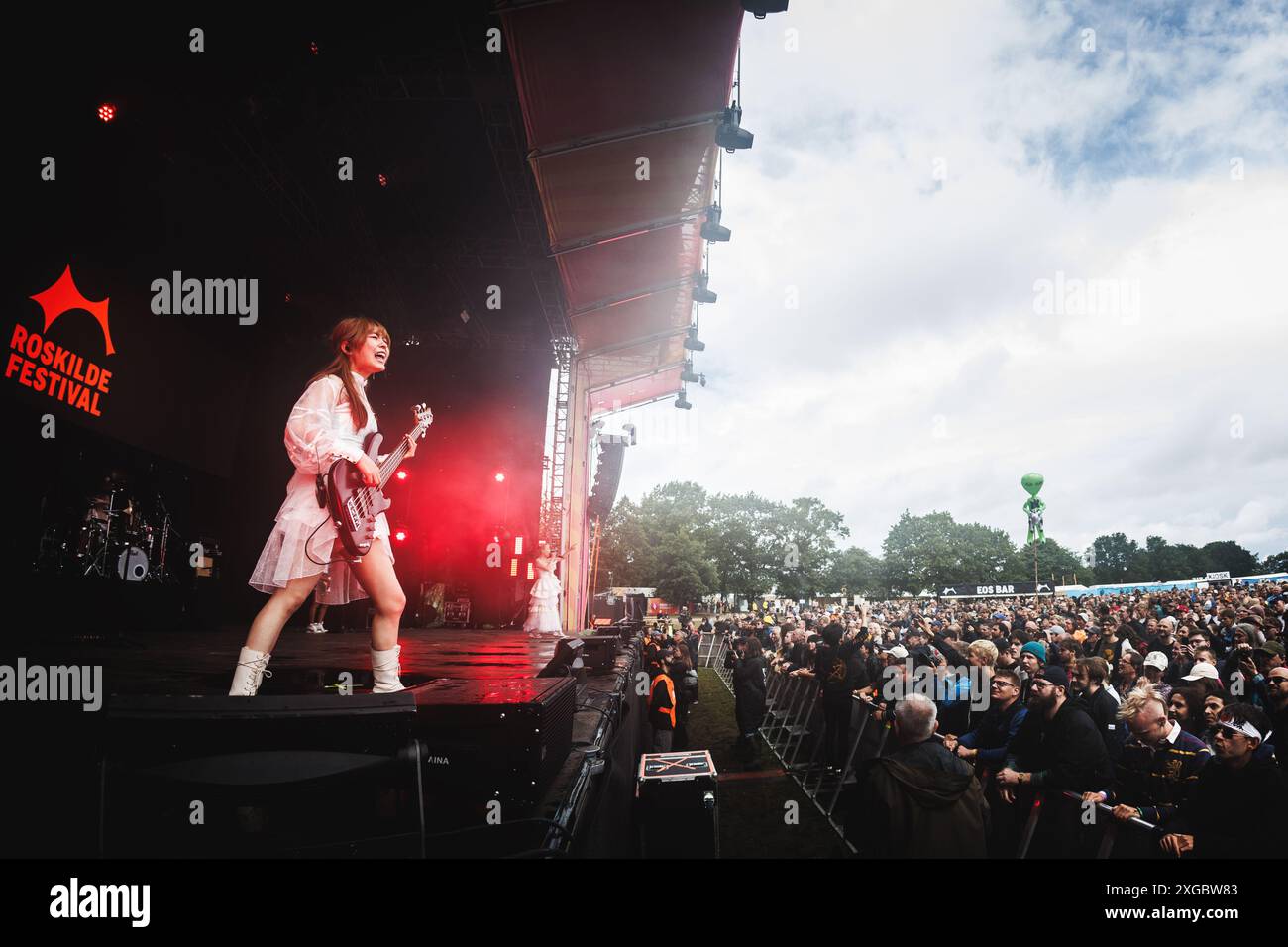 Roskilde, Dänemark. Juli 2024. Die japanische Heavy-Metal-Band Lovebites gibt ein Live-Konzert während des dänischen Musikfestivals Roskilde Festival 2024 in Roskilde. Stockfoto