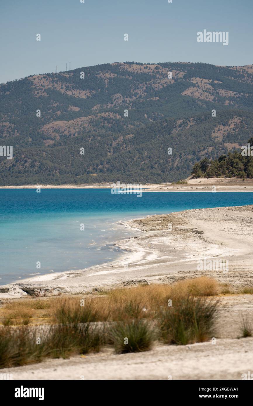 Türkisfarbener Salda See in Burdur Türkei. Türkischer Name Salda Golu Stockfoto