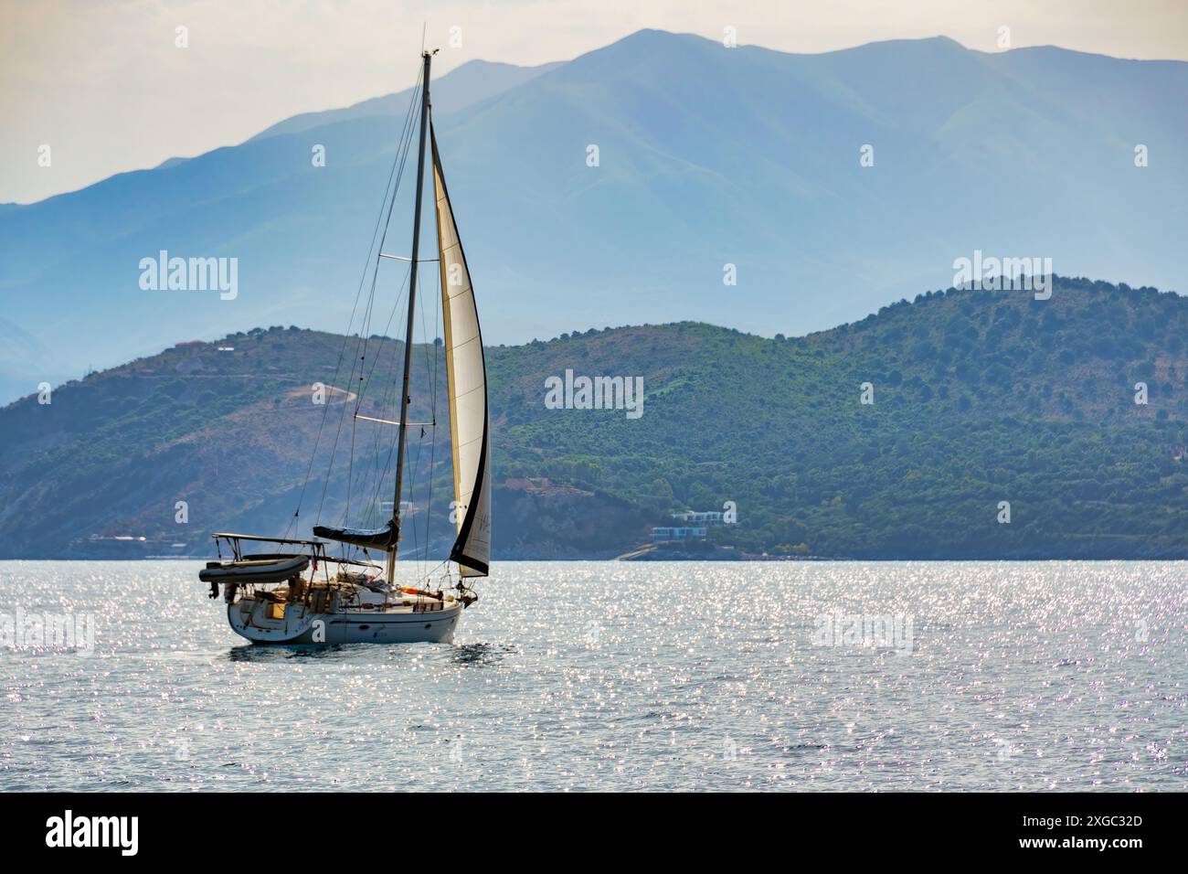 Segelboot im Nordosten von Korfu Stockfoto
