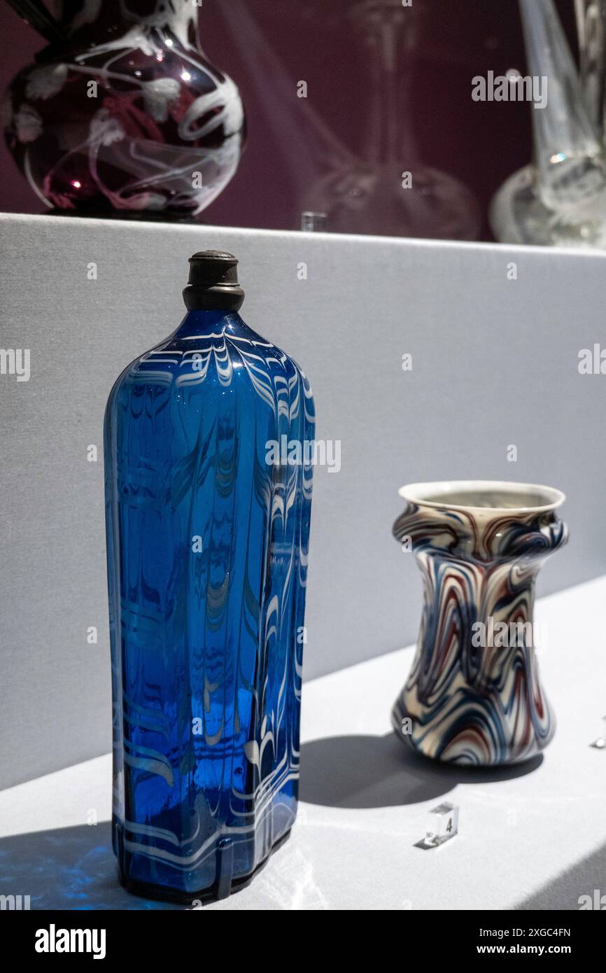 Ausstellung „Collecting Inspiration: Edward C. Moore at Tiffany & Co.“ im Metropolitan Museum of Art, New York City, USA 2024 Stockfoto