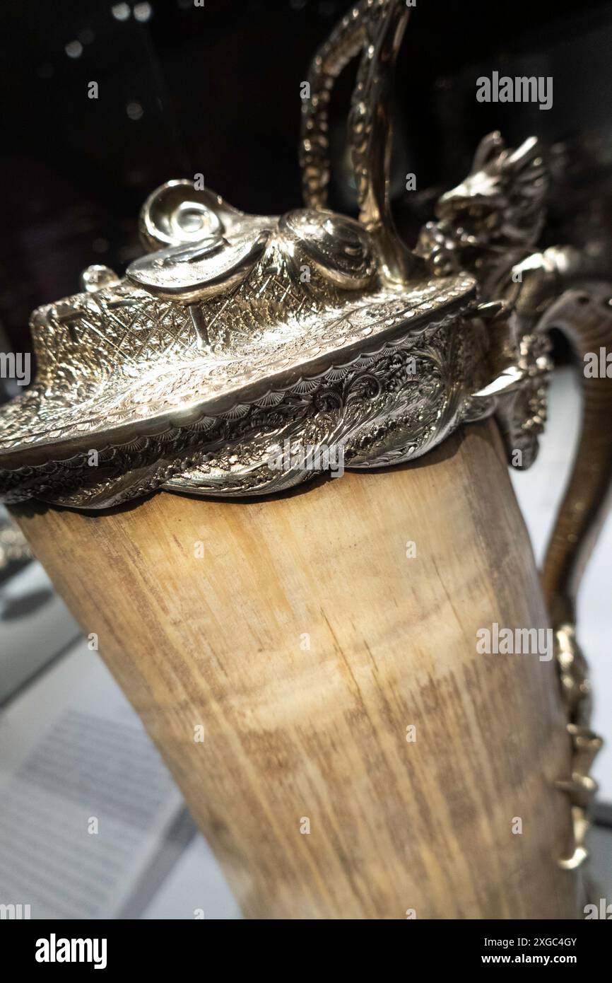 Ausstellung „Collecting Inspiration: Edward C. Moore at Tiffany & Co.“ im Metropolitan Museum of Art, New York City, USA 2024 Stockfoto