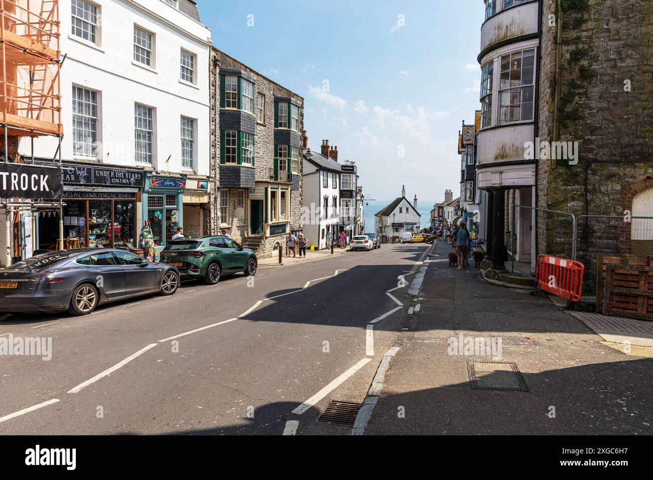 Lyme Regis, Dorset, UK, England, Lyme Regis UK, Lyme Regis Dorset, lyme regis Stadt, Stadtzentrum, Hauptstraße, Geschäfte, Einkaufsmöglichkeiten, Straße, Stockfoto