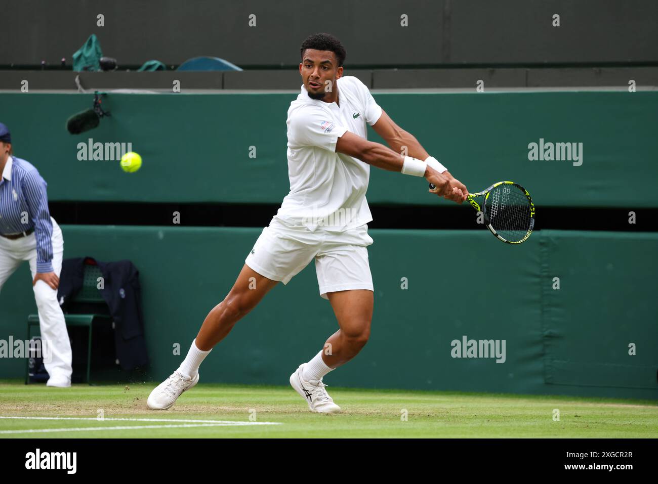 Wimbledon, London, Großbritannien. Juli 2024. Frankreichs Arthur Fils hat heute in Wimbledon in seiner vierten Runde gegen Alex de Minaur aus Australien gespielt. Quelle: Adam Stoltman/Alamy Live News Stockfoto