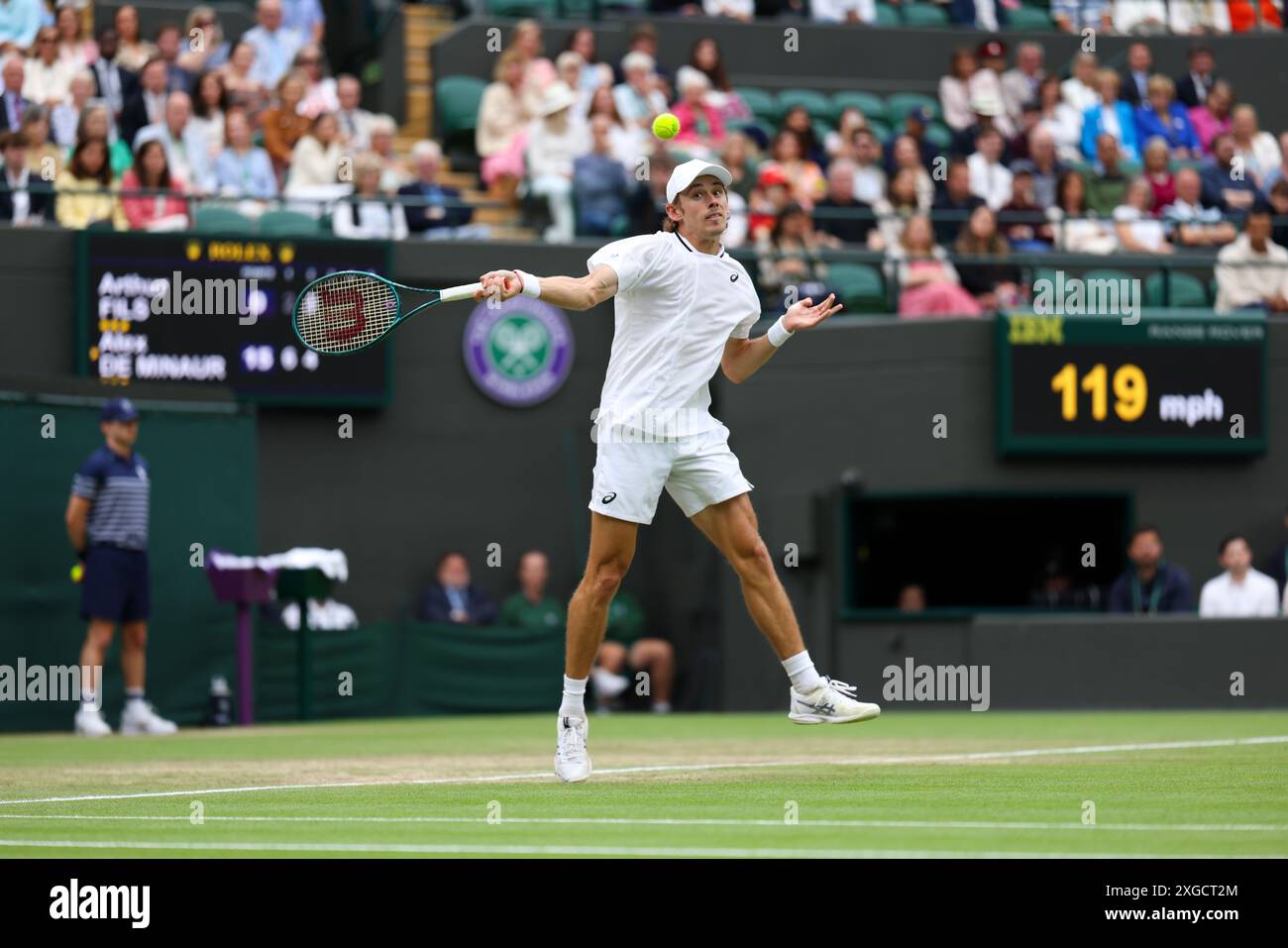 Wimbledon, London, Großbritannien. Juli 2024. Alex de Minaur aus Australien bei seinem vierten Spiel gegen Arthur Fils in Wimbledon. Quelle: Adam Stoltman/Alamy Live News Stockfoto