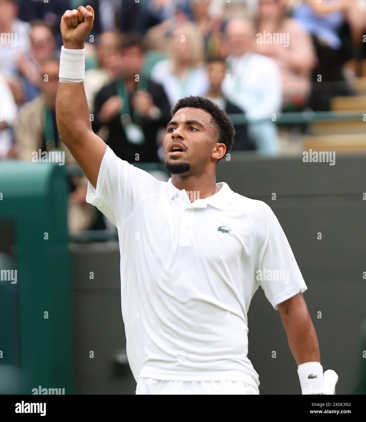 London, Großbritannien. Juli 2024. Frankreichs Arthur Fils reagiert auf einen Punkt in seinem vierten Spiel gegen den Australier Alex de Minaur bei den Wimbledon Championships 2024 in London am Montag, den 08. Juli 2024. Foto: Hugo Philpott/UPI Credit: UPI/Alamy Live News Stockfoto