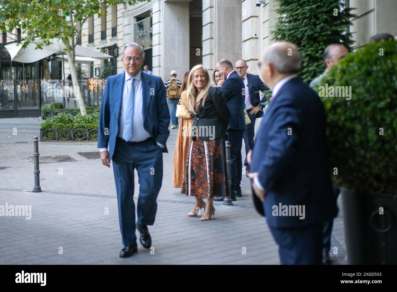 Madrid Spanien. Juli 2024. Enrique Ossorio (R), Präsident der Madrider Versammlung, Pedro Rollán, Präsident des Senats, und Isabel Díaz Ayuso, Präsidentin der Gemeinschaft Madrid, während eines informativen Frühstücks in Madrid wurde heute Morgen im Hotel Ritz in Madrid ein informatives Frühstück abgehalten, in dem Pedro Rollán, der präsident des Senats, Enrique Ossorio, Präsident der Madrider Versammlung, und Isabel Díaz Ayuso, Präsidentin der Gemeinschaft Madrid, nahmen Teil. Quelle: Canales Carvajal/Alamy Live News. Stockfoto