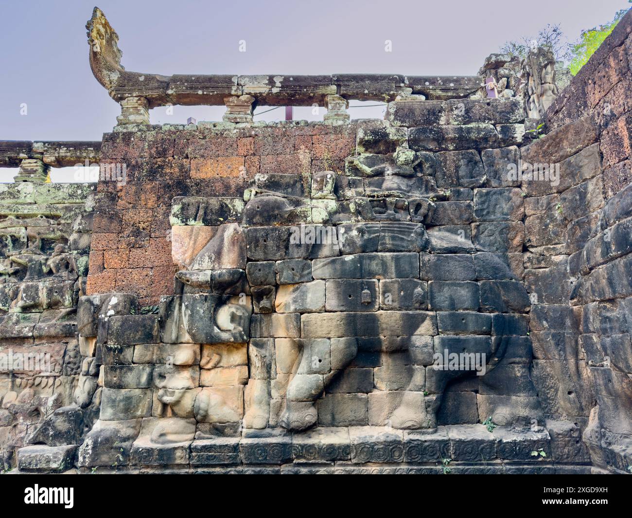 Die Terrasse der Elefanten, Teil der ummauerten Stadt Angkor Thom, eine Ruine Tempelanlage in Angkor, UNESCO-Weltkulturerbe, Kambodscha, Indochi Stockfoto