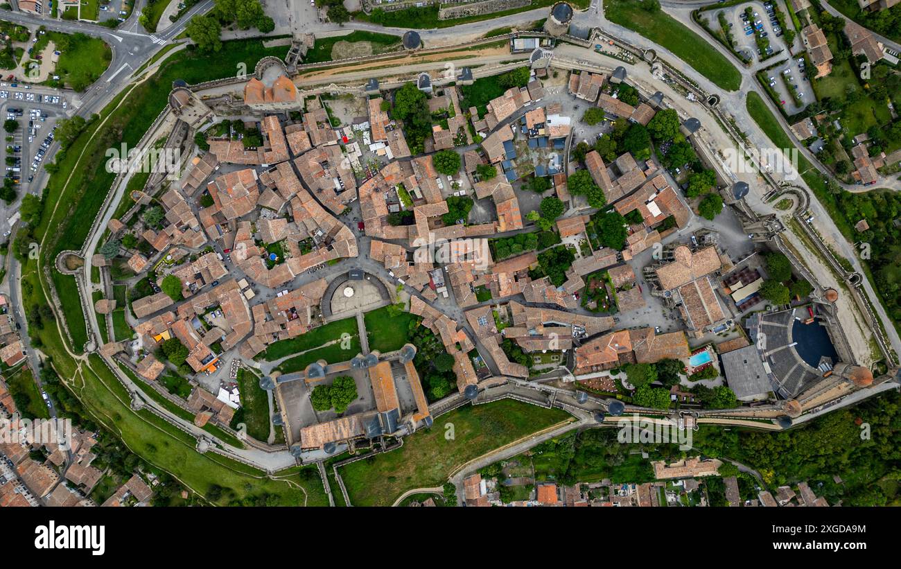 Luftaufnahme der Zitadelle Cite de Carcassonne, UNESCO-Weltkulturerbe, Carcassonne, Aude, Okzitanien, Frankreich, Europa Stockfoto