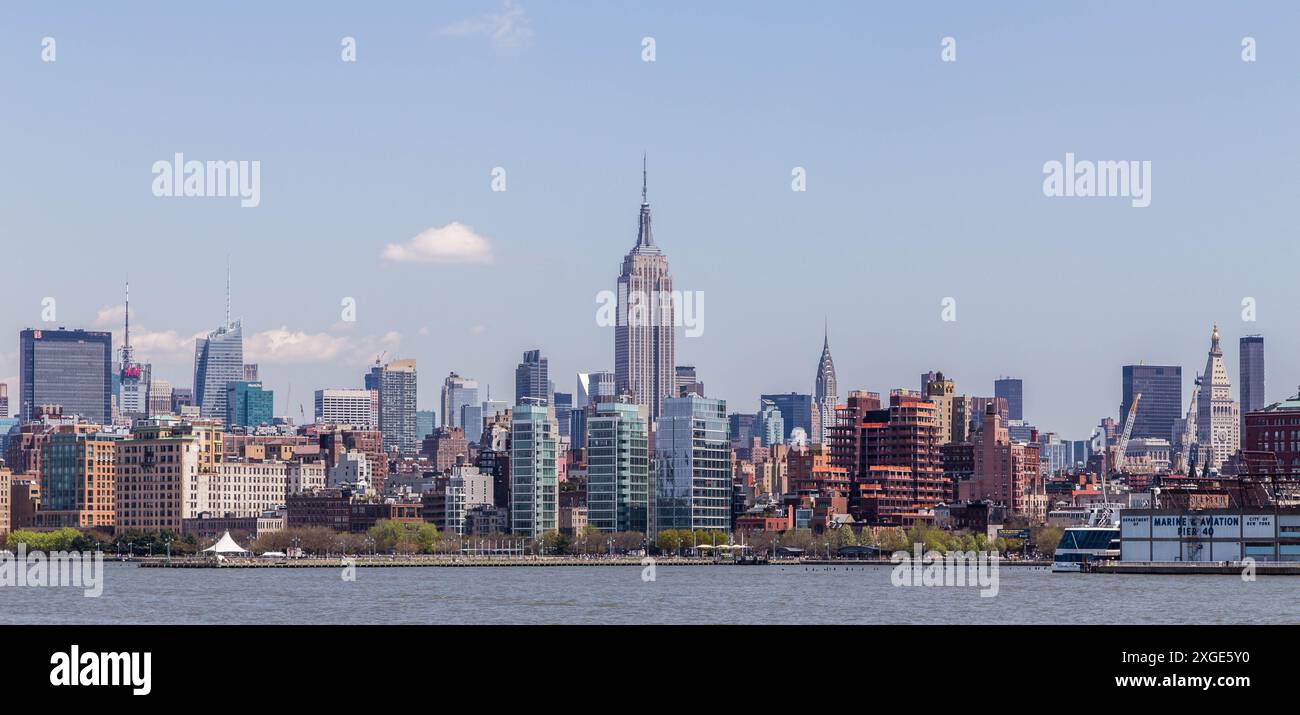 Panoramablick auf das Empire State Building und die Skyline von Midtown Manhattan Stockfoto