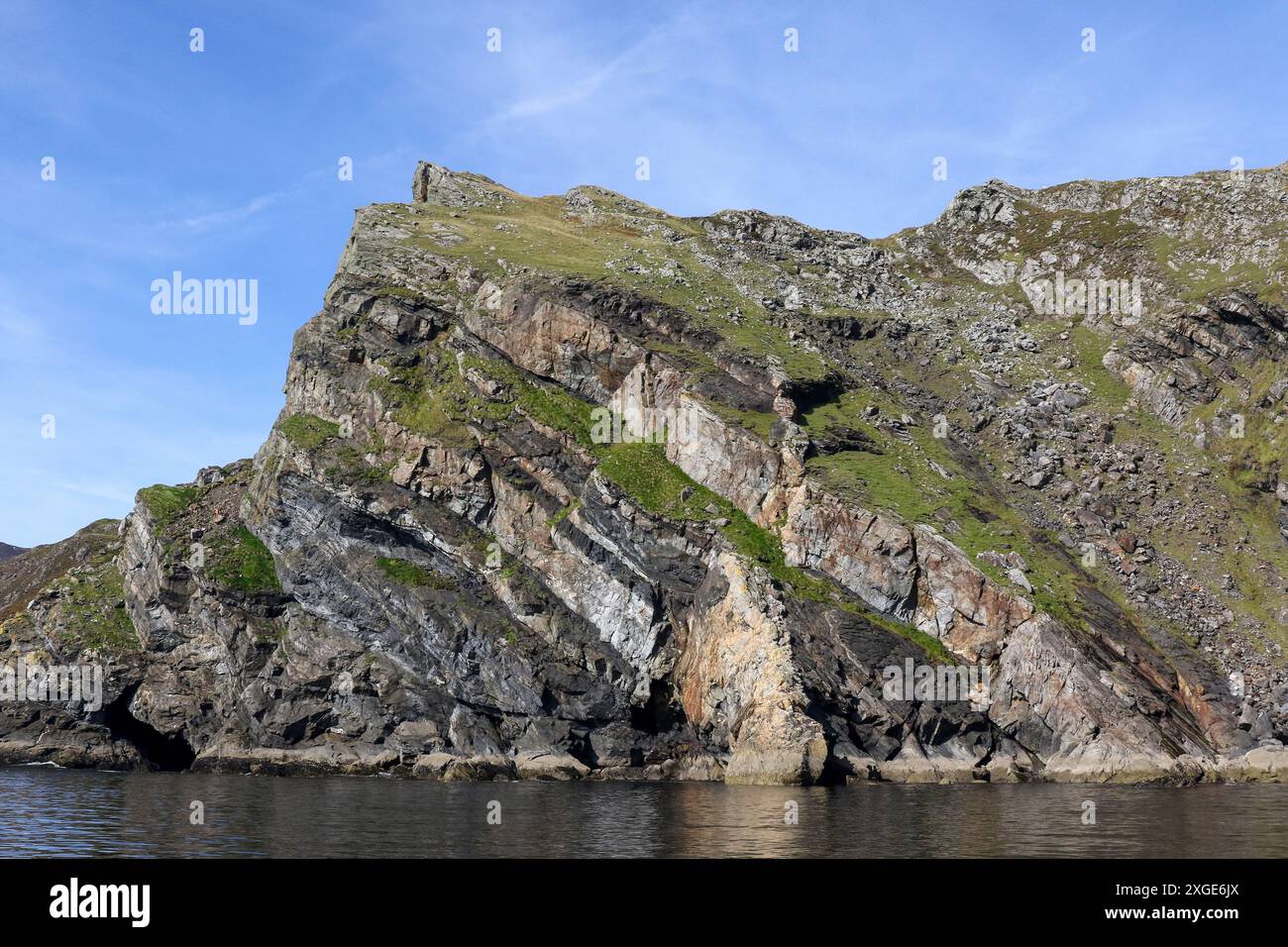 Geologische Gesteinsstrukturen Spalten Klippen Küste County Donegal bei Bunglas Irland. Stockfoto