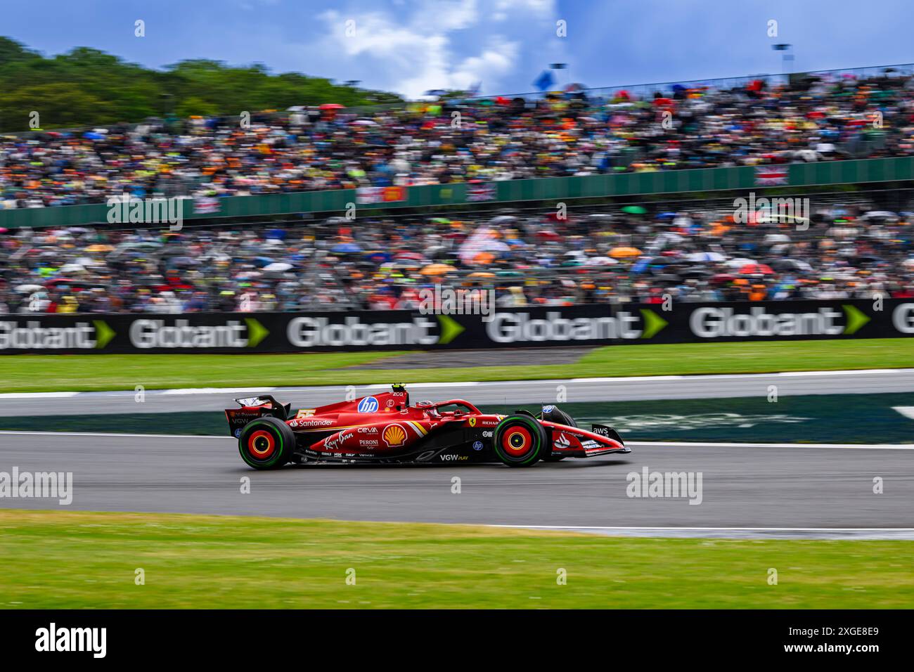 NORTHAMPTONSHIRE, VEREINIGTES KÖNIGREICH. Juli, 24. Carlos Sainz (Spanien) von der Scuderia Ferrari Aktion während des Grand Prix 2024 von Qatar Airways auf dem Silverstone Circuit am Sonntag, den 7. Juli 2024 in NORTHAMPTONSHIRE, ENGLAND. Quelle: Taka G Wu/Alamy Live News Stockfoto