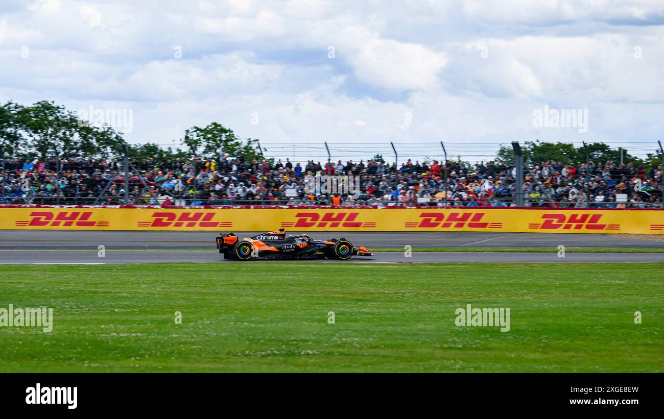 NORTHAMPTONSHIRE, VEREINIGTES KÖNIGREICH. Juli, 24. Oscar Piastri (Australien) von McLaren Action während des Grand Prix 2024 von Qatar Airways auf dem Silverstone Circuit am Sonntag, den 7. Juli 2024 in NORTHAMPTONSHIRE, ENGLAND. Quelle: Taka G Wu/Alamy Live News Stockfoto