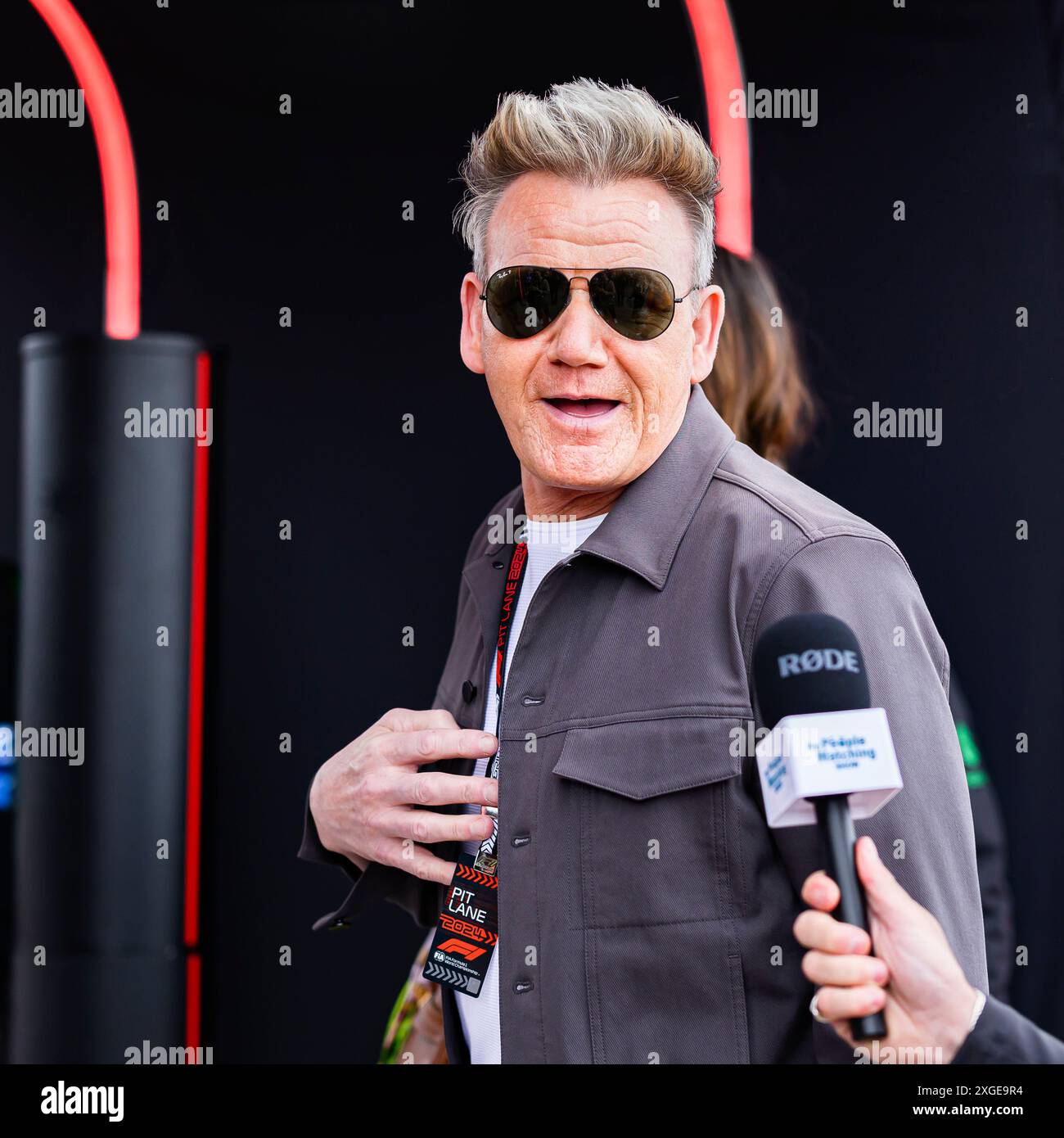 NORTHAMPTONSHIRE, VEREINIGTES KÖNIGREICH. Juli, 24. Gordon Ramsay und seine Tochter Holly Ramsay wurden am Sonntag, den 7. Juli 2024, zum Grand Prix 2024 von Qatar Airways auf dem Silverstone Circuit in NORTHAMPTONSHIRE, ENGLAND, eingeladen. Quelle: Taka G Wu/Alamy Live News Stockfoto