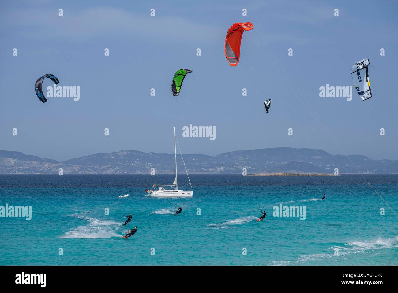 Kitesurfen auf Illete Beach Formentera, Pitiusas Inseln, Balearen Gemeinschaft, Spanien Stockfoto