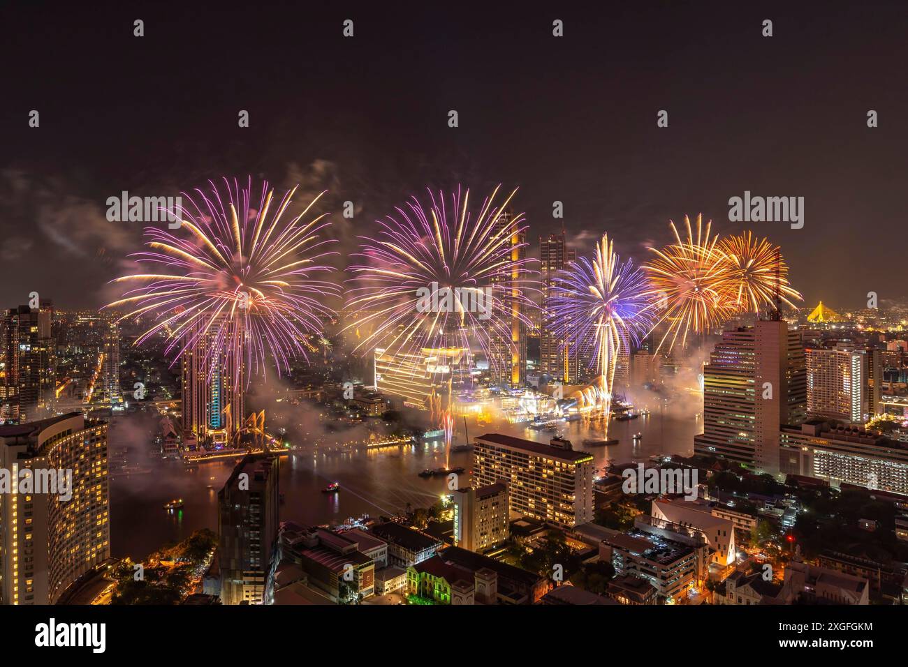 Bangkok Thailand, Feuerwerk Countdown-Anzeige Feier, buntes Neujahrsfeuerwerk Stockfoto