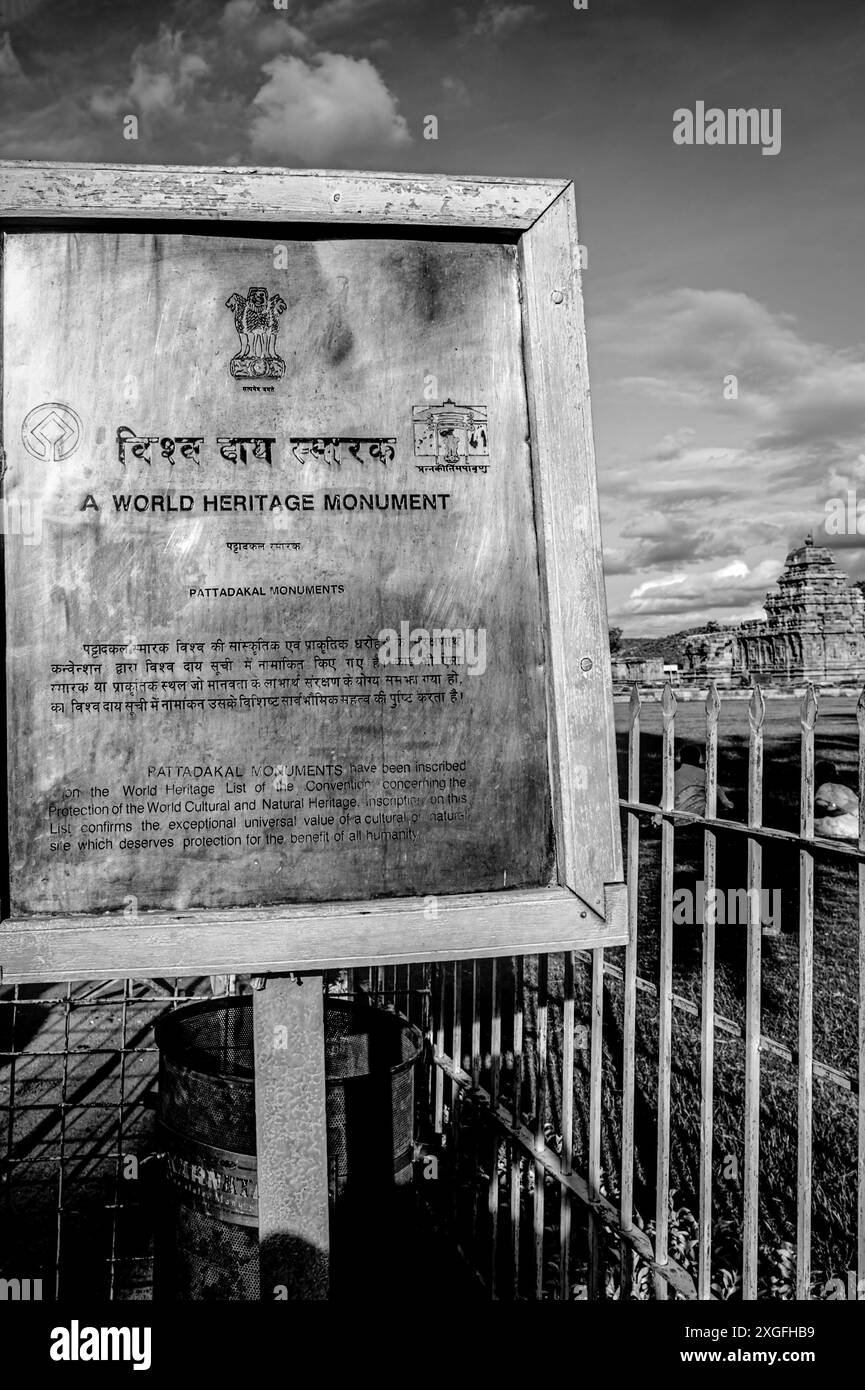 06 04 2008 Messingtafel in emple am Pattadakal Tempelkomplex aus dem 7. Bis 8. Jahrhundert, UNESCO-Weltkulturerbe Bagalakote Bezirk Karnataka Stockfoto